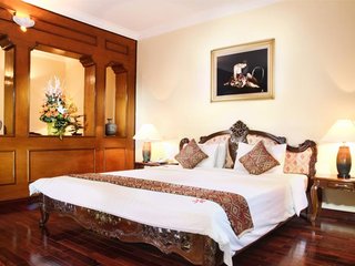 Colonial Suite