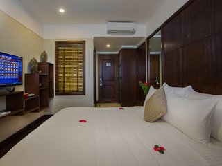 CONNECTING ROOM