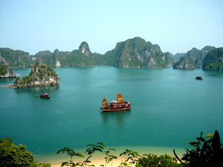 Halong – Hanoi (B, L)