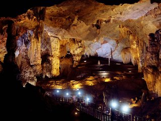 Hanoi – Dong Hoi – Phong Nha Cave (B, L)