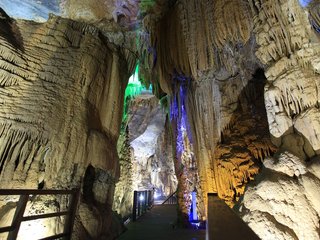 Hanoi – Dong Hoi – Paradise Cave (B, L)