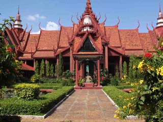 Phnom Penh City Tour (B, L)