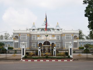 Vang Vieng – Vientiane (B, L)