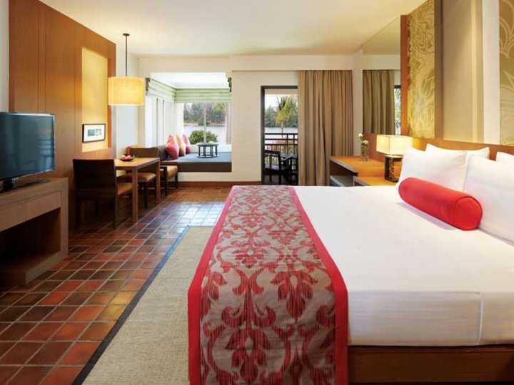 Outrigger Laguna Phuket Beach Resort