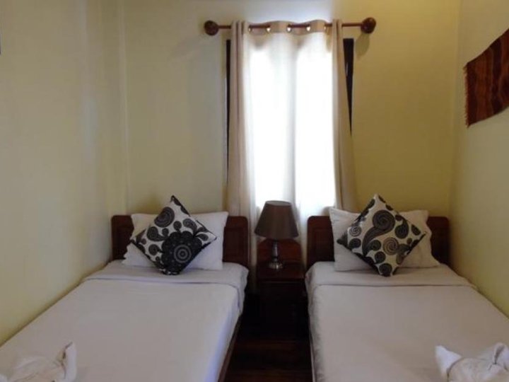 Villa Somphong
