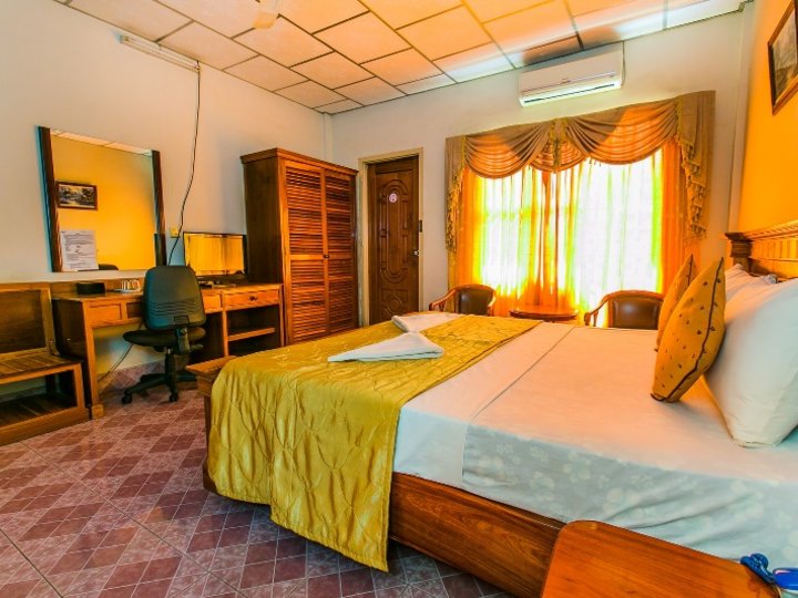 Royal Hotel