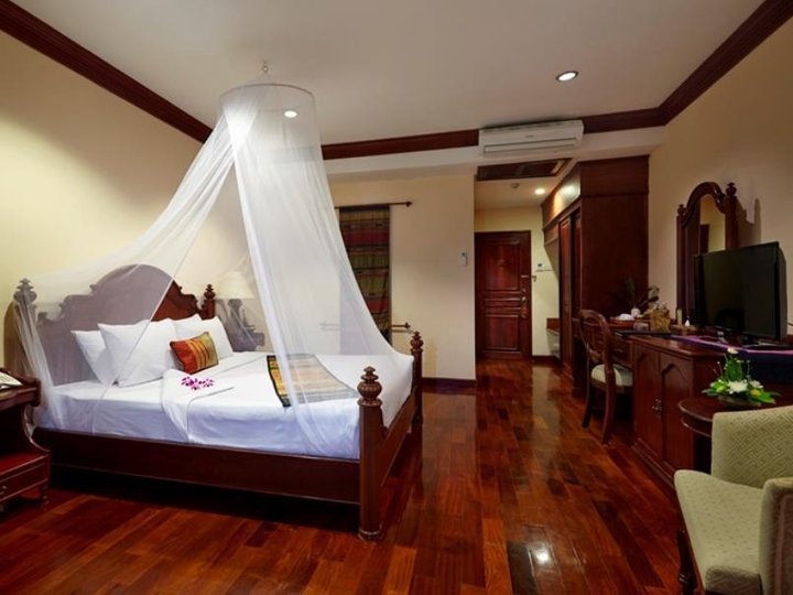Villa Santi Resort
