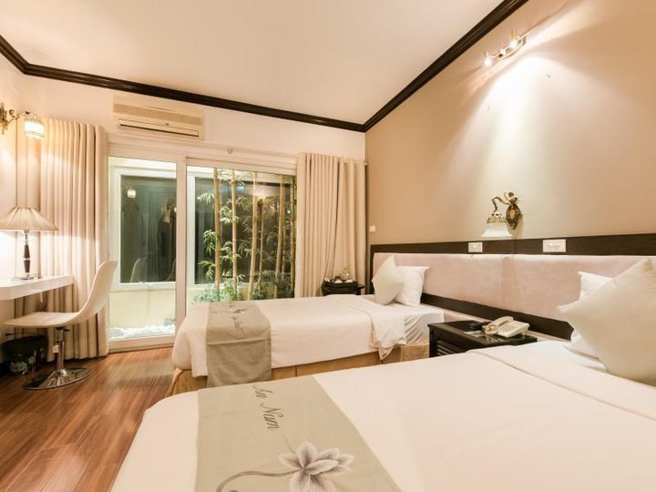Hoa Binh Palace 